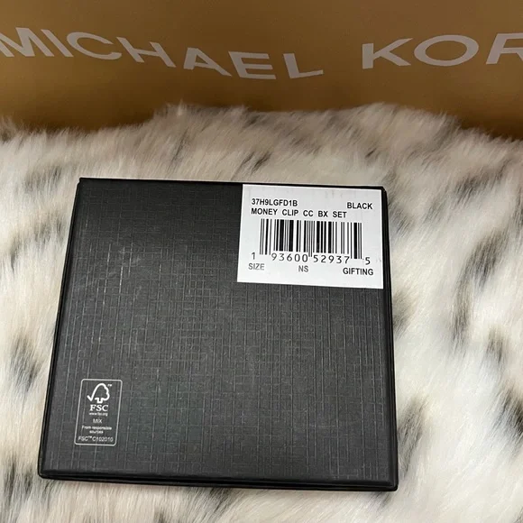 Michael Kors Card Holder and Money Clip Box Set - Black - Picture 4 of 6